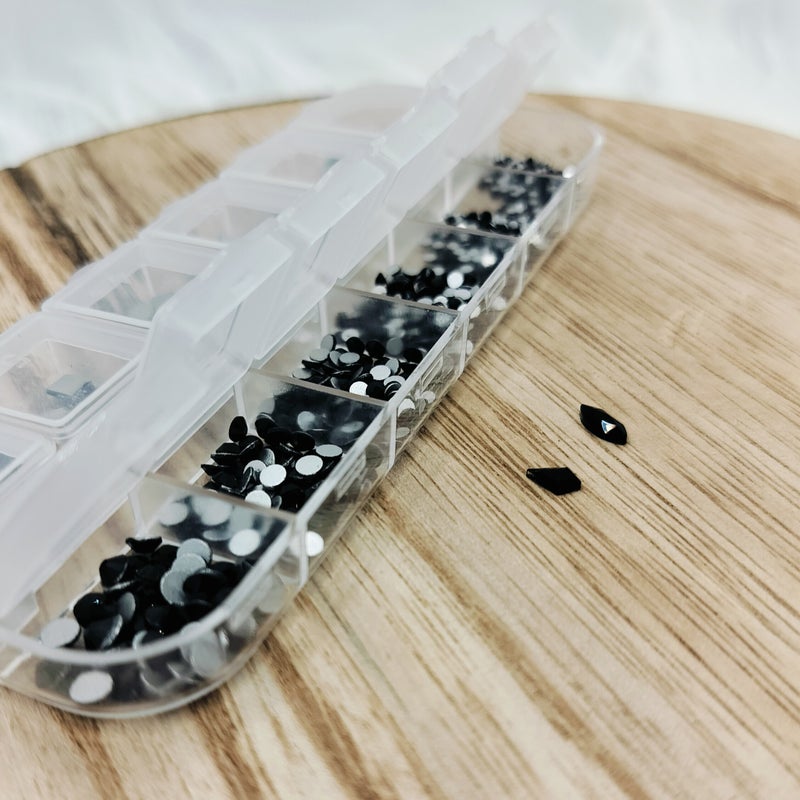 Koristetimantit rasiassa, 12 lokeroa - Musta